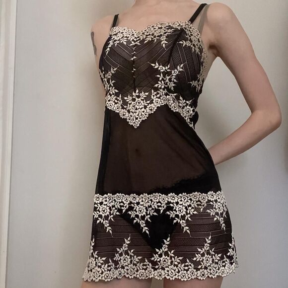 Wacoal Embrace Lace Babydoll in Black and White - Picture 3 of 6